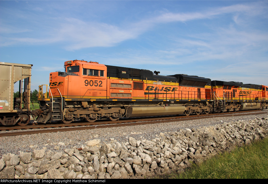 BNSF 9052